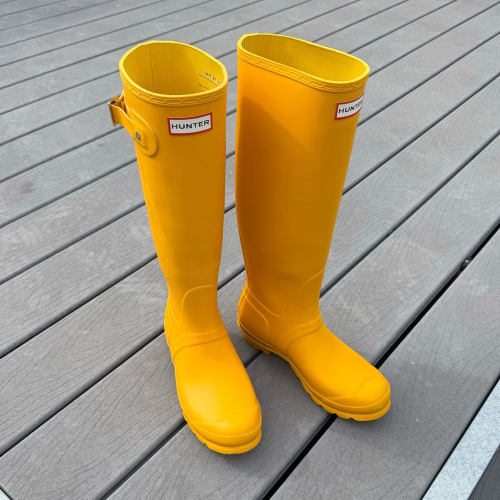 hunter classic yellow knee-high rain boots